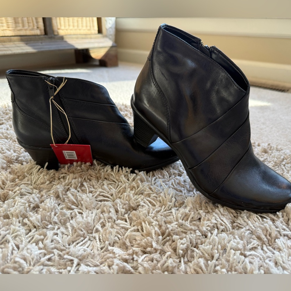 NWT Earth Spirit Black Fiona Ankle Booties